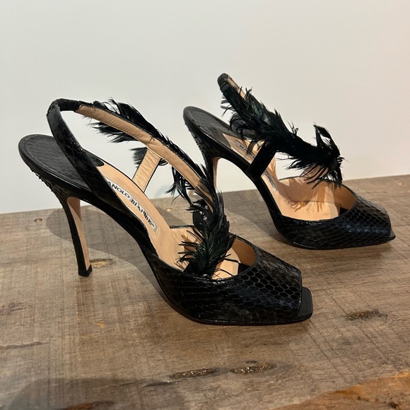 Manolo Blahnik Black Slingback with Feather accent - size 38.0 - Picture 2 of 4